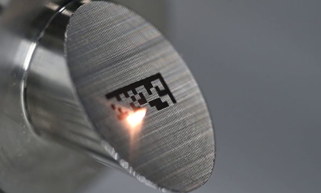 عکس بلاگ حک لیزری موبایل